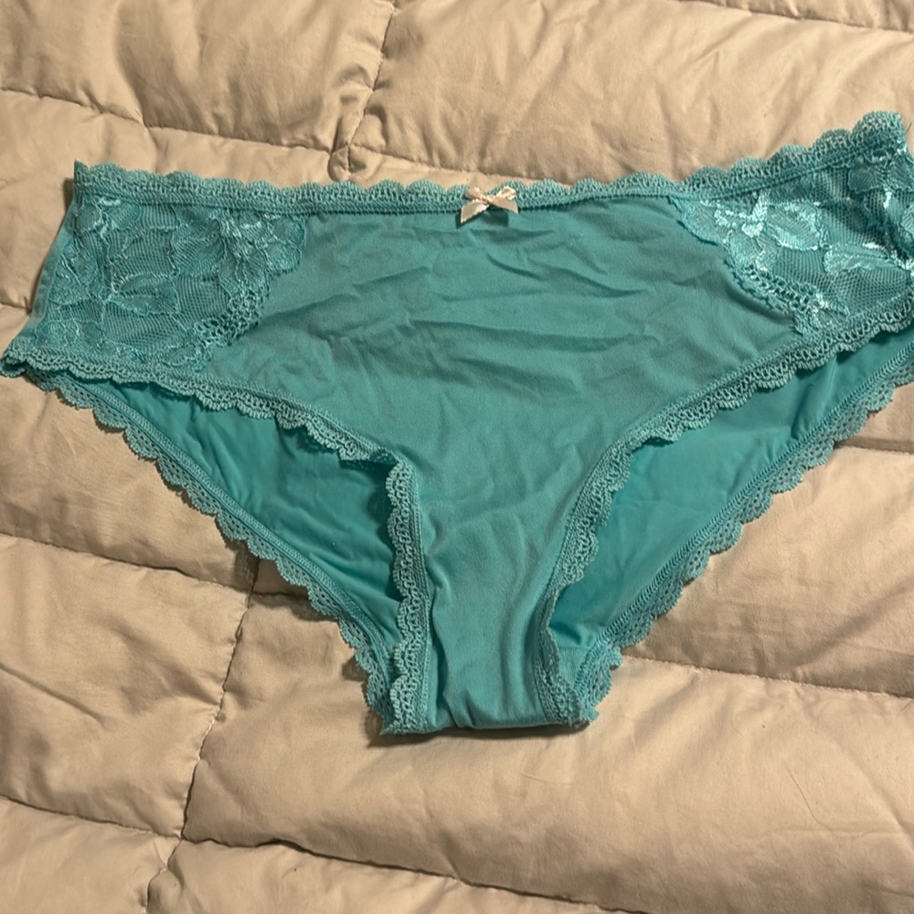 NWT Victoria’s Secret Hip hugger panty